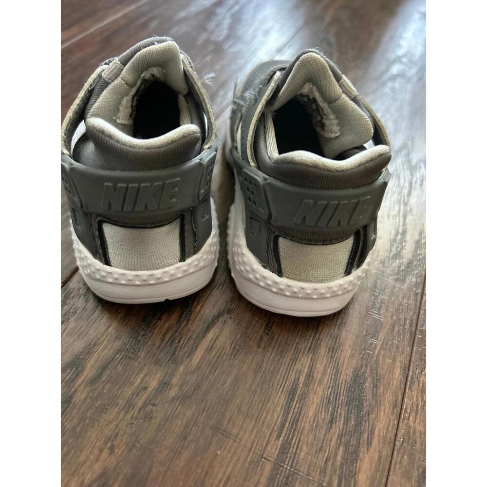 Nike - Picture 4 of 6